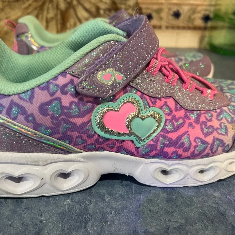 Girl’s size 5 light up sneakers - Picture 3 of 7